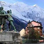Готель Vallee Blanche 3*
