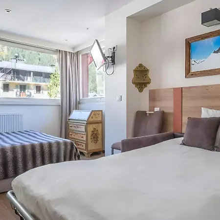 瓦雷布兰驰酒店 3*