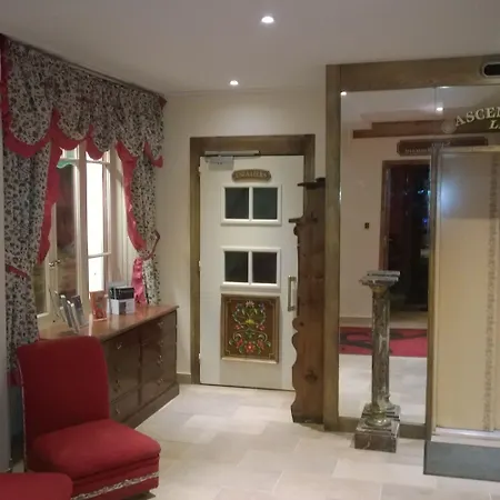 瓦雷布兰驰酒店