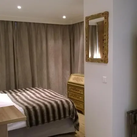 瓦雷布兰驰酒店 酒店