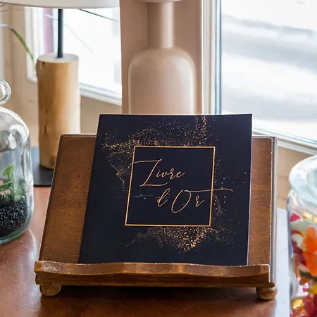 瓦雷布兰驰酒店