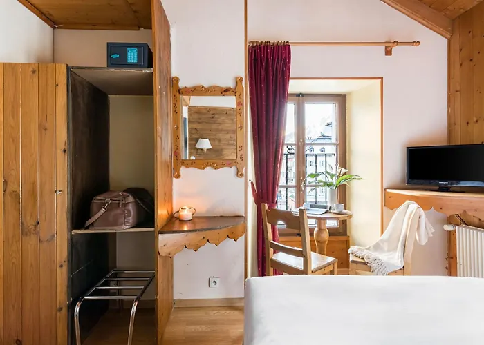 瓦雷布兰驰酒店 3*