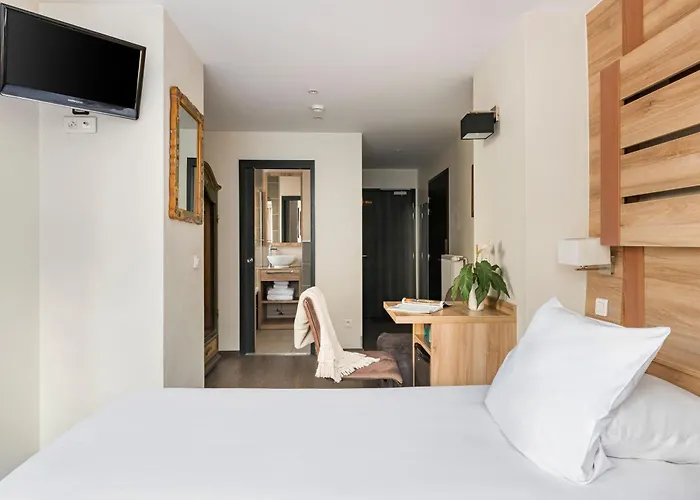 瓦雷布兰驰酒店